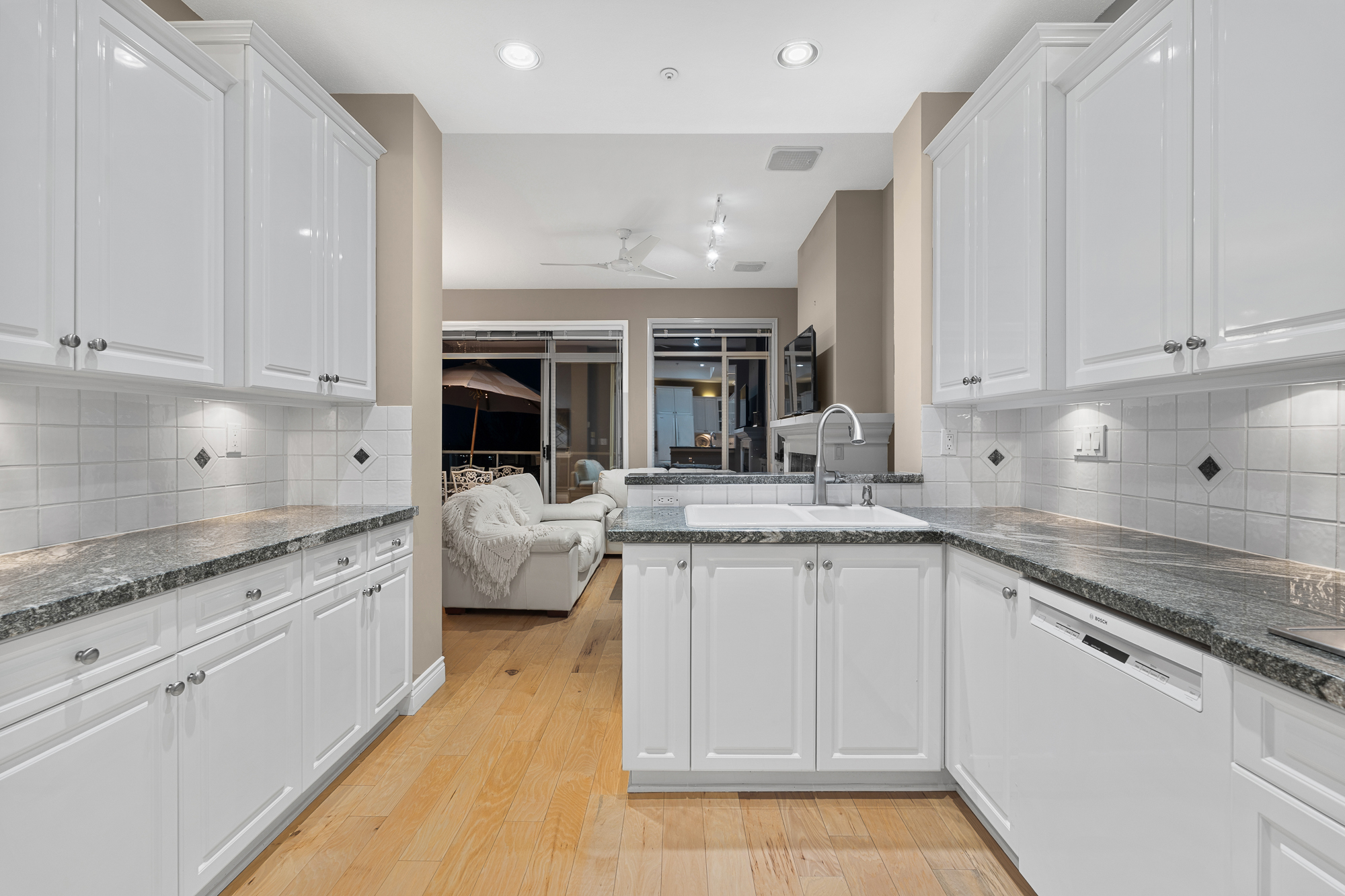 2456 Carr Lane